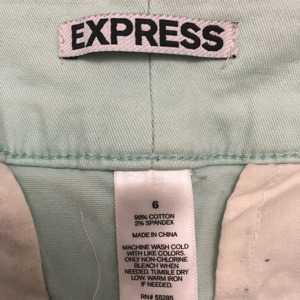 Express Shorts - Picture 4 of 4